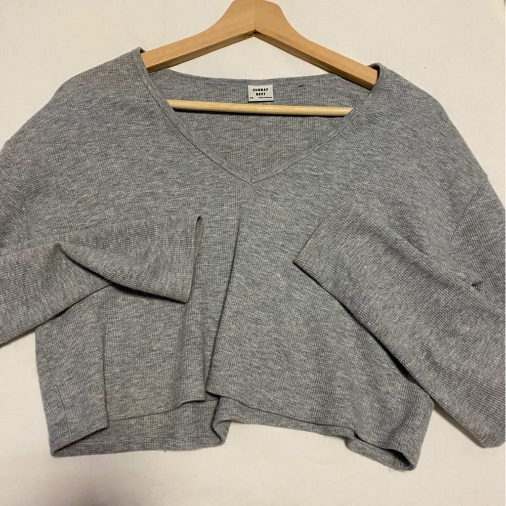 Aritzia, Sunday Best, Gray long sleeve, v neck, flowy, cropped